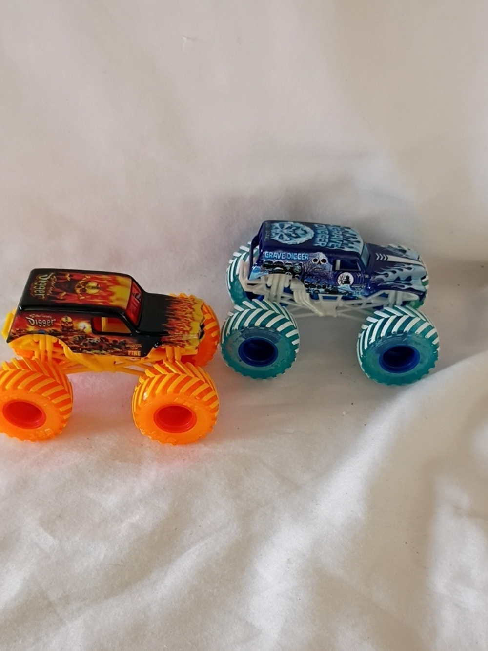 Spin Master Monster Jam Fire & Ice Son-uva Digger & Earth Shaker Truck Toy Pair